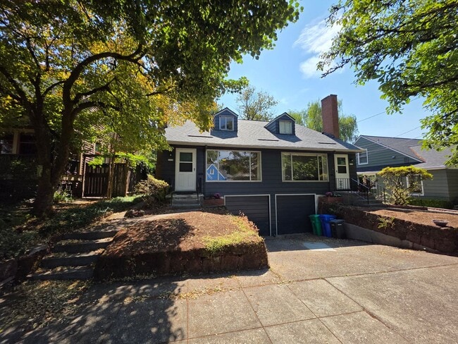 Building Photo - LOCATION! Immaculate 2 Bedroom Apartment S...