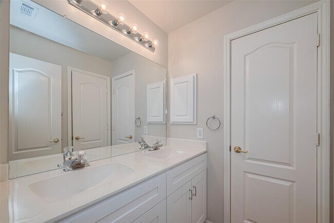 Building Photo - 11106 Fairway Dr
