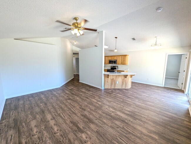 Building Photo - 2001 Presidio St