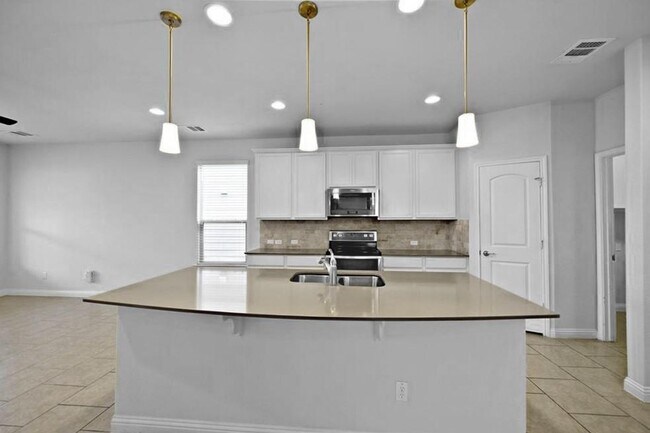 Building Photo - 16015 Remington Reserve Way