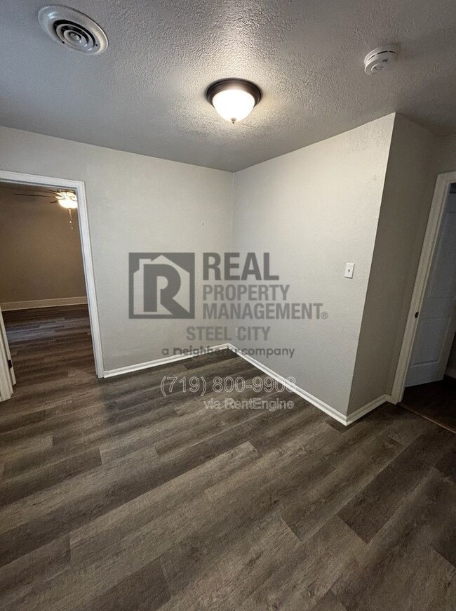 Building Photo - 1428 E Orman Ave