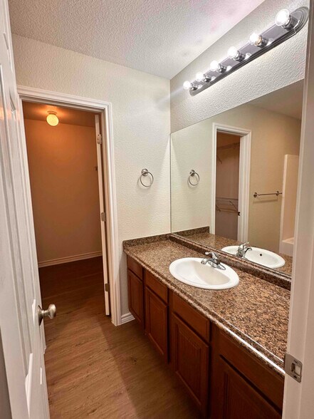 Building Photo - 5109 Graceland Dr