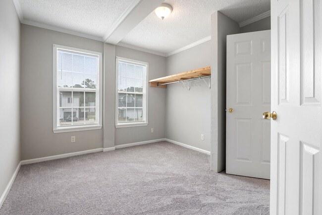 Building Photo - Charming 4 bedroom home in South Raleigh!