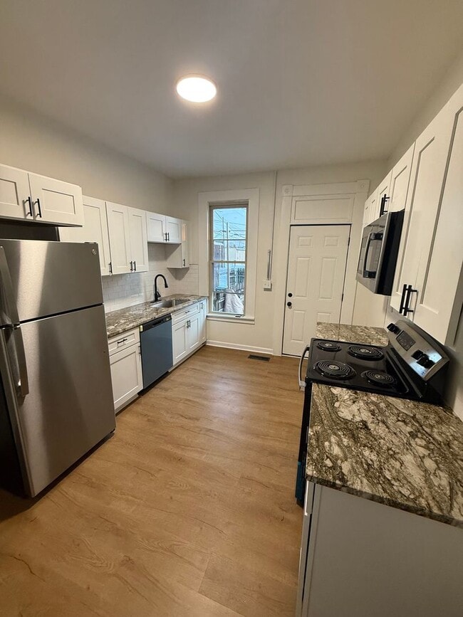 Building Photo - 3-Bedroom, 2.5-Bath Spacious Townhome located in Merion Village