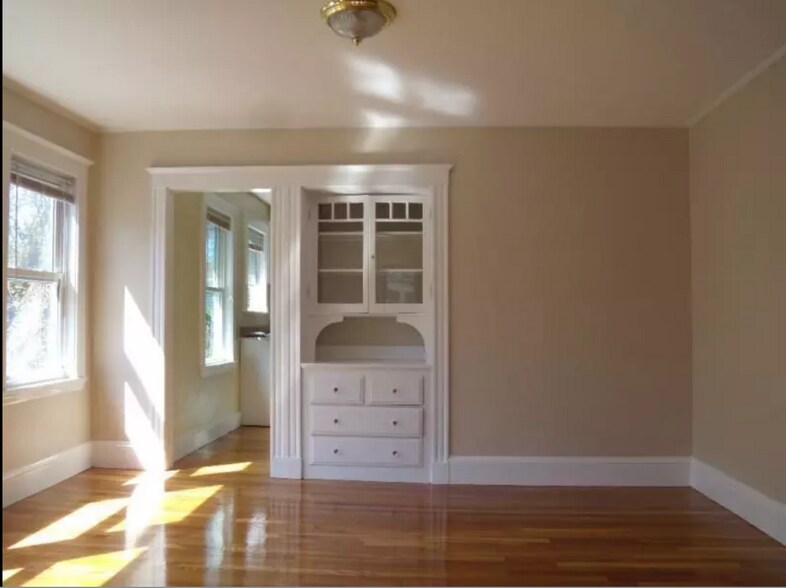 Building Photo - 47 Standish St