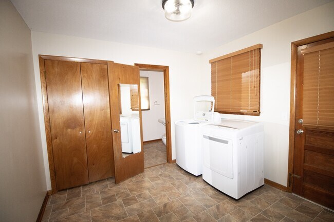 Building Photo - 111 Ashley Ln