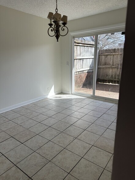 Building Photo - 5515 Country Dr