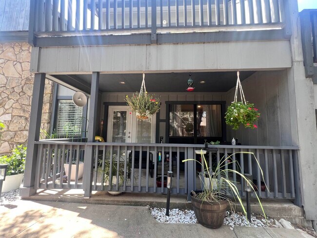 Primary Photo - 307 Crestview