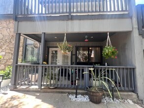 Building Photo - 307 Crestview
