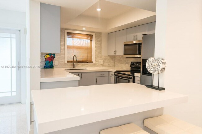 Building Photo - 1987 NE 123rd St