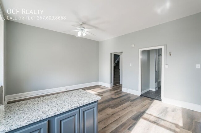 Building Photo - Large Bi-Level Apartment on Spring Garden ...