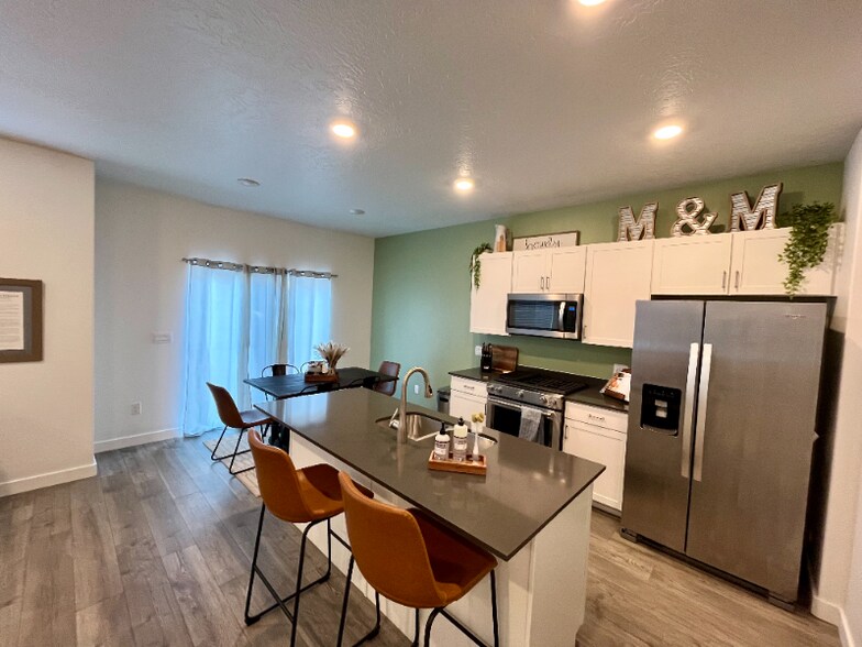 Building Photo - 803 S Brubaker Way