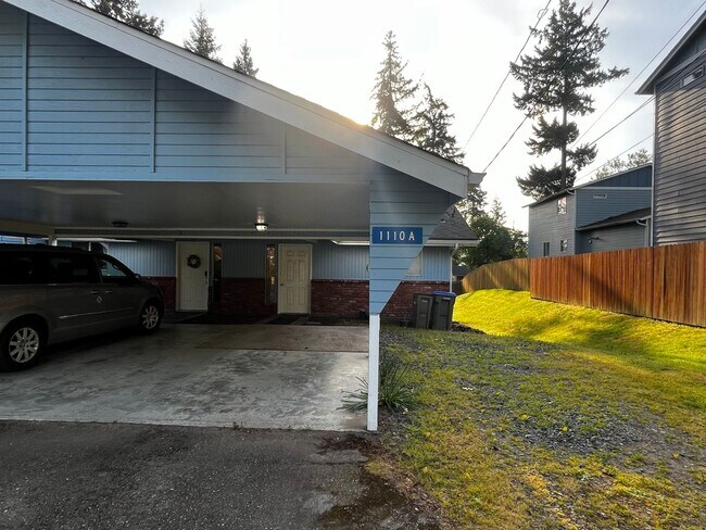 Building Photo - 1110 Shorewood Dr