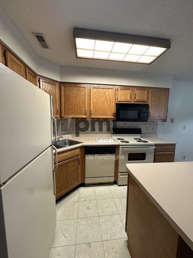 Building Photo - 1308 Arthur Ave