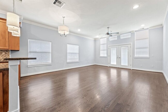 Building Photo - 4711 San Jacinto St