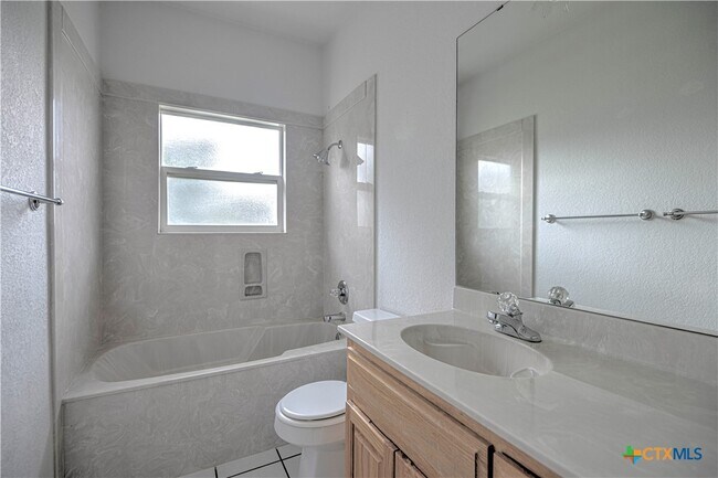 Building Photo - 4725 Stone Oak Dr