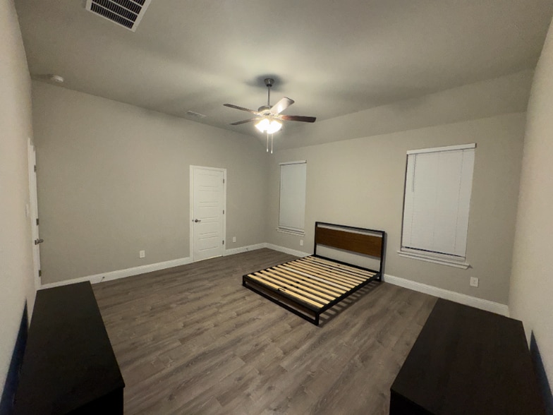 Building Photo - 1400 Razorbill Rd