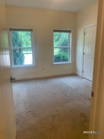 Building Photo - 102 Edgewater Cir