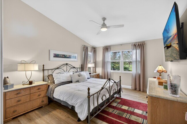 Building Photo - 18221 SE Fairview Cir