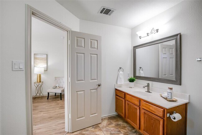 Building Photo - 2410 Great Oaks Dr