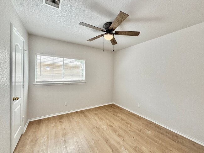 Building Photo - 5559 Spring Walk