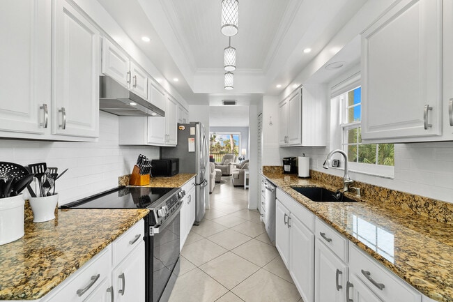 Building Photo - 4140 Bayhead Dr