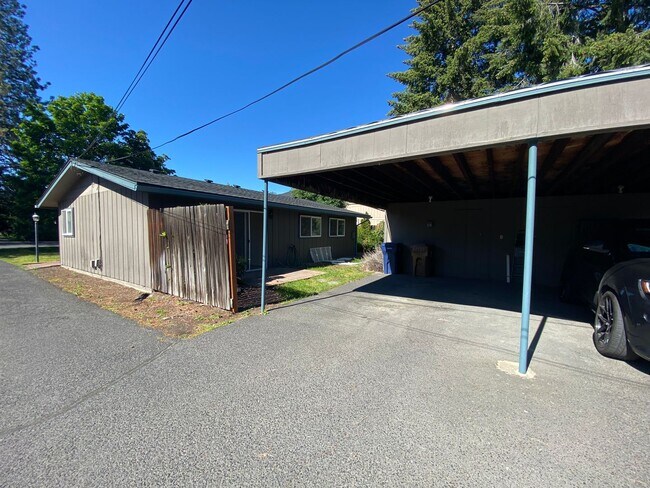 Building Photo - 2909-2911 E. 33rd Ave