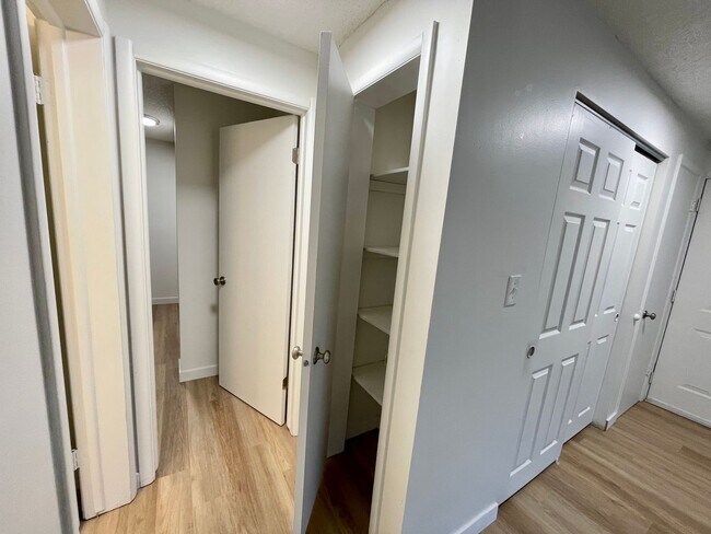 Building Photo - DESIRABLE MILLWOOD NEIGHBORHOOD ON TREE LINED STREET