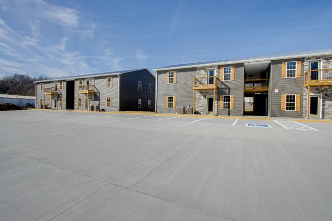 Building Photo - 138 Main St N