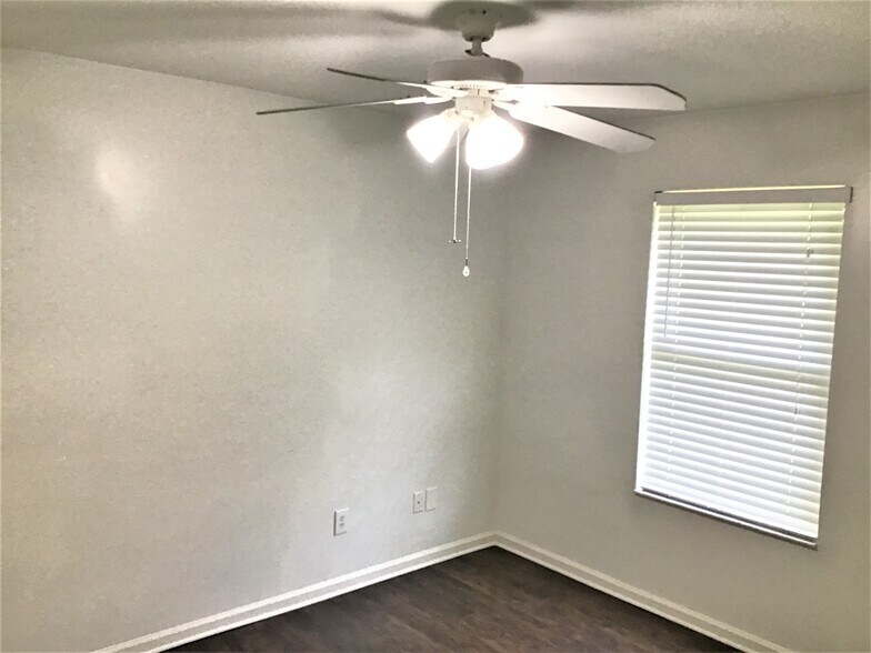 Building Photo - 2700 Darwin Ct