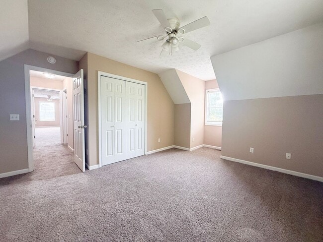 Building Photo - Pet-Friendly 3-Bedroom Home with Garage, Screened-In Porch & Spacious Bedrooms