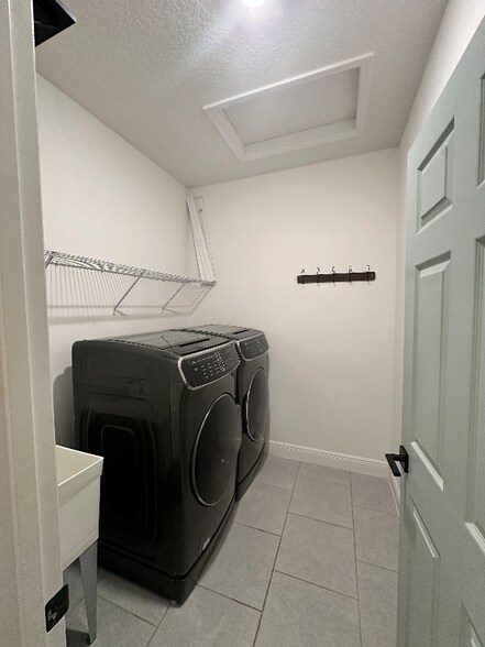 Building Photo - 16128 Mead St