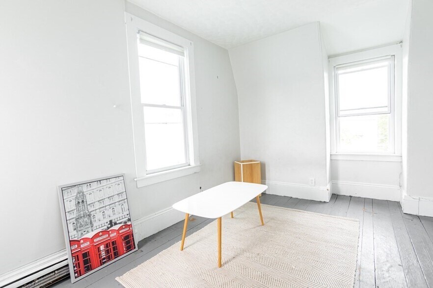 Primary Photo - 32 E Cottage St
