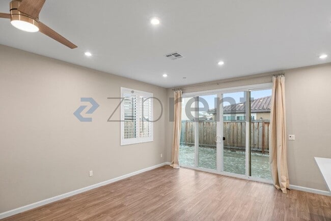 Building Photo - 572 Delicato Dr