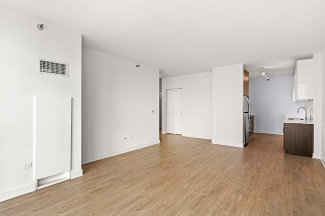 Building Photo - 174 N Michigan Ave