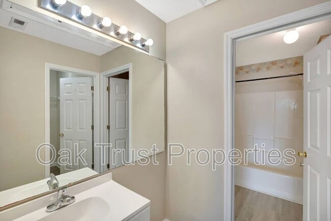 Building Photo - 1366 Pinnacle Ln