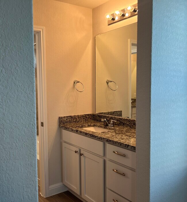 Building Photo - 207 Colorado Cyn