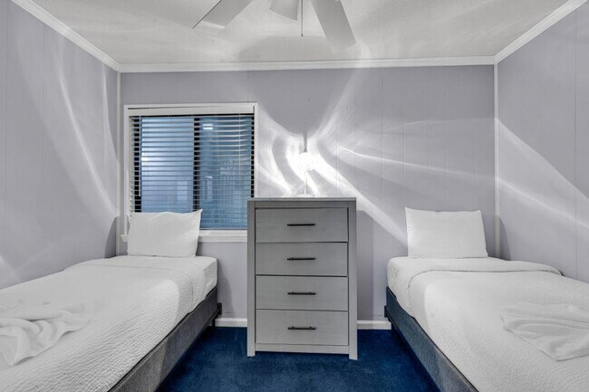 Building Photo - 828 Oxbow Dr