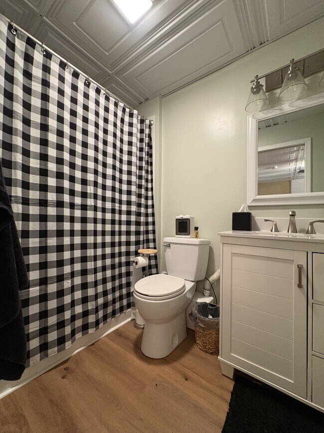 Building Photo - 321 N Valley View Dr