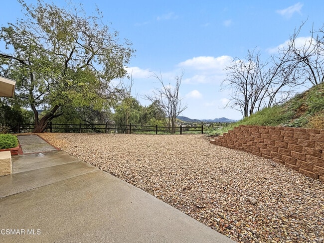 Building Photo - 2485 E Hillcrest Dr