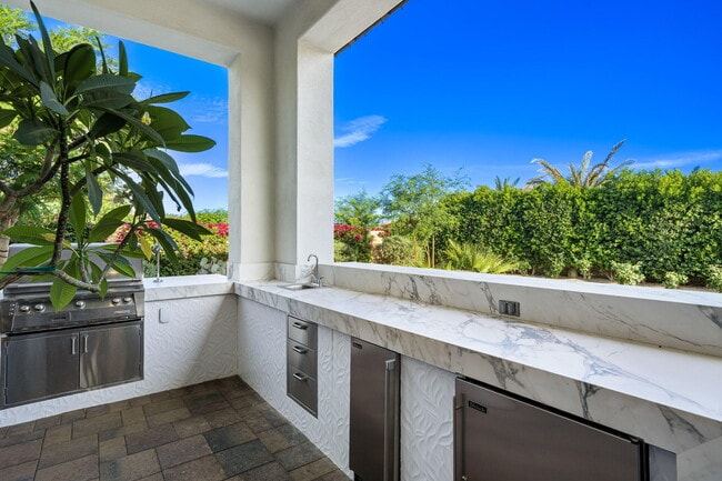 Building Photo - 81439 Merv Griffin Way