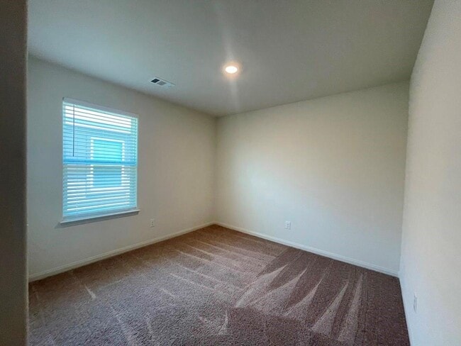 Building Photo - 305 Cres Park Dr