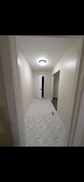 Building Photo - 609 6th Ave NE