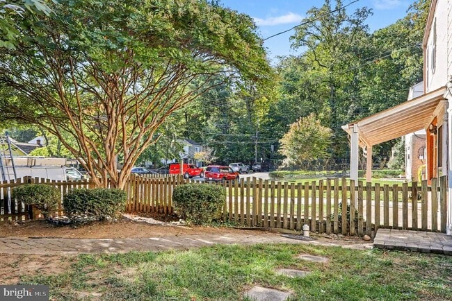 Building Photo - 5838 Fifer Dr