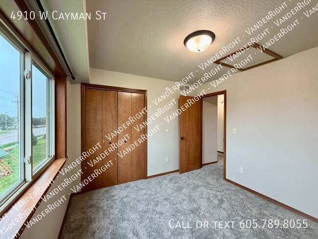 Building Photo - 4910 W Cayman St