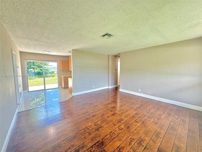 Building Photo - 6725 SW 27th Ct