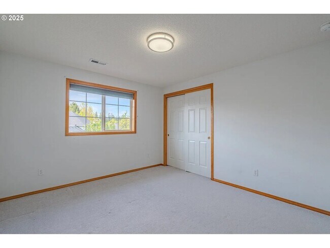 Building Photo - Spacious 4BR, 3 Bath House in Felida