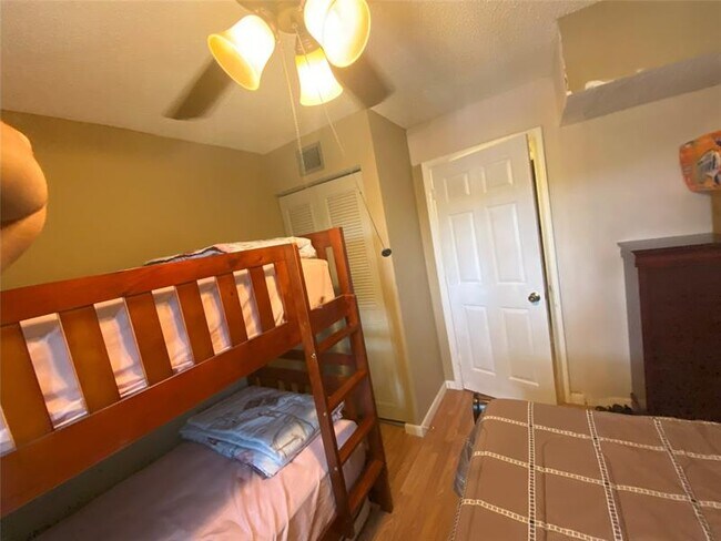 Building Photo - 821 Sky Pine Way