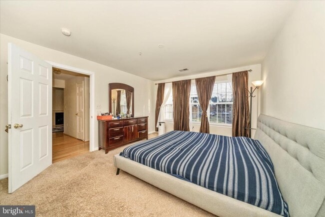 Building Photo - 6520 Lake Park Dr