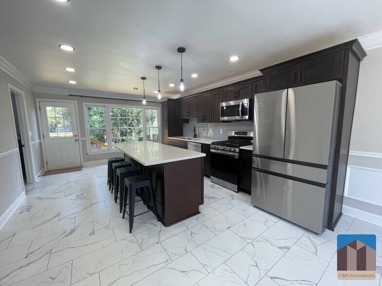Building Photo - 758 Brownlee Ln